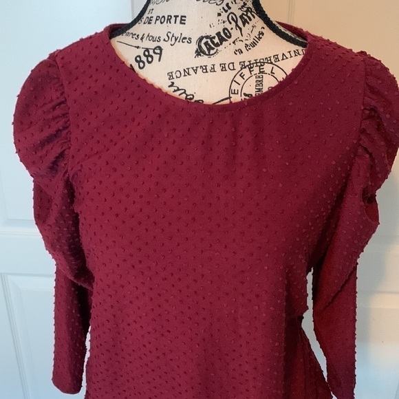 W5 Concepts puffy sleeved burgundy top. Size medium - Picture 3 of 6